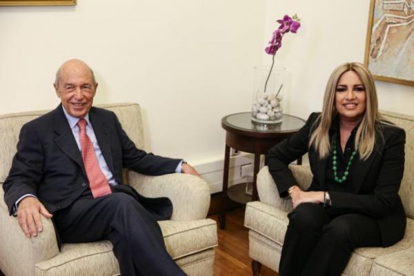 Κ. Σημίτης : Δεν θα απαντήσει στην πρόσκληση Γεννηματά για το συνέδριο