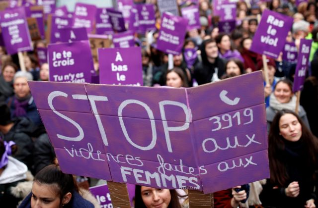 Γαλλία : Χιλιάδες άνθρωποι διαδήλωσαν για να πουν «όχι» στη βία σε βάρος των γυναικών