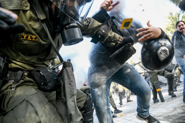 Καβούρι : Επεισόδια και χημικά μεταξύ φοιτητών και αστυνομικών