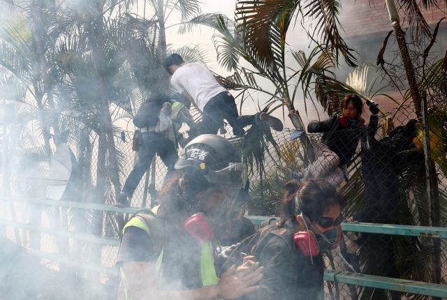 Χονγκ Κονγκ : Συλλήψεις διαδηλωτών έξω από το Πολυτεχνείο – «Απαράδεκτη βία» λέει η Κομισιόν