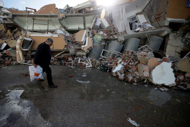 Τίρανα : Αστυνομικός διοικητής κλέβει την ανθρωπιστική βοήθεια για τους σεισμόπληκτους