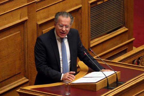 Κουμουτσάκος : Με μπύρες και κοψίδια δεν ασκείται μεταναστευτική πολιτική