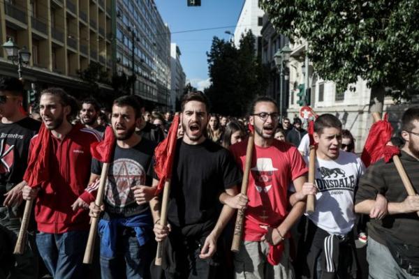 Σε εξέλιξη το φοιτητικό συλλαλητήριο στο κέντρο της Αθήνας