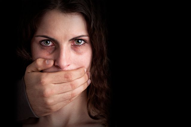 Καμπάνια ενημέρωσης για την κακοποίηση των γυναικών