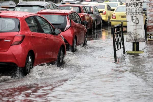 Κακοκαιρία : Άνοιξε η εθνική οδός Αθηνών -Κορίνθου, αποκαταστάθηκε η κυκλοφορία στην Πειραιώς 