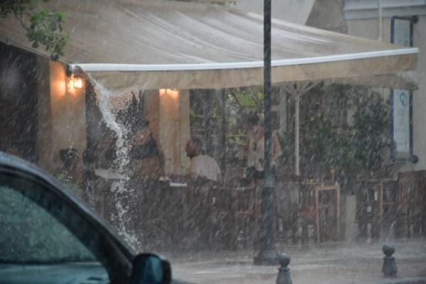 Επελαύνει ο Γηρυόνης: Καταιγίδες και μποφόρ σε όλη τη χώρα – Πότε υποχωρούν τα έντονα φαινόμενα