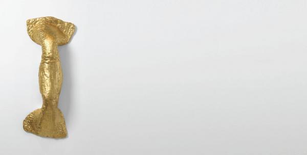 Lynda Benglis, η πρωτοπόρα καλλιτέχνιδα στο Μουσείο Κυκλαδικής Τέχνης