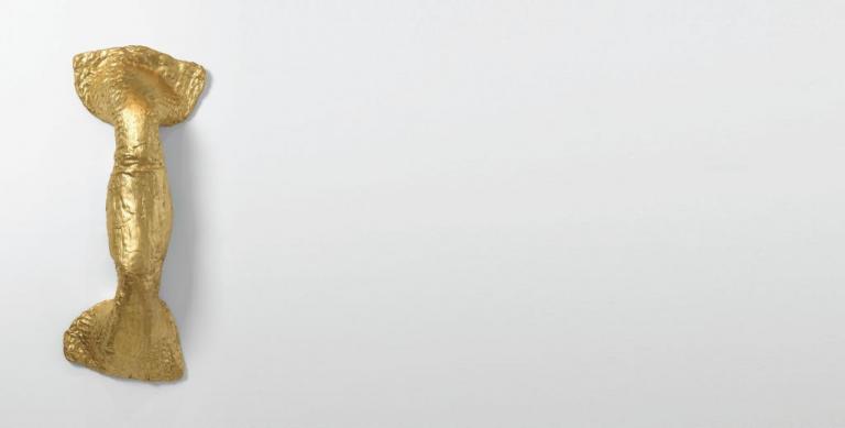 Lynda Benglis, η πρωτοπόρα καλλιτέχνιδα στο Μουσείο Κυκλαδικής Τέχνης