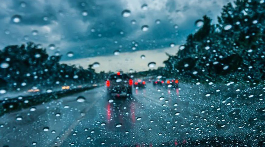 Οδήγηση υπό βροχή : Όλα όσα πρέπει να προσέχουμε