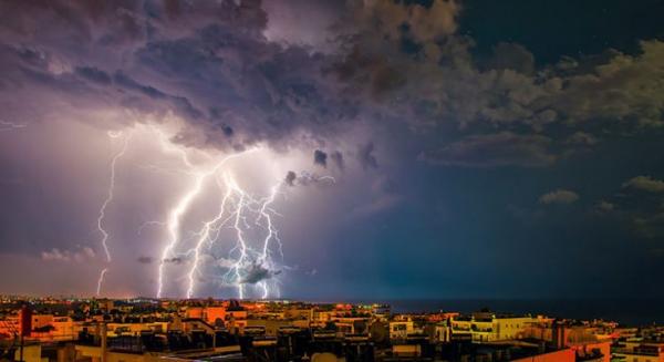 Φτάνει στην Αττική η κακοκαιρία – Έχουν πέσει ήδη 6.650 κεραυνοί!