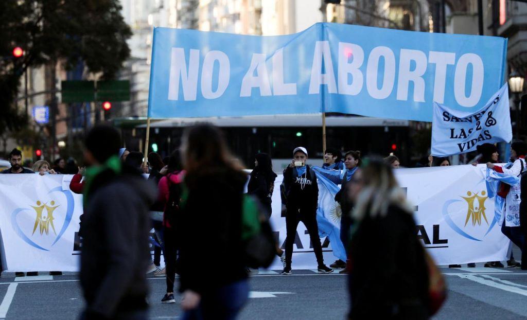 Αργεντινή : Η εκλογή Φερνάντες φέρνει εκ νέου στο προσκήνιο το θέμα των αμβλώσεων