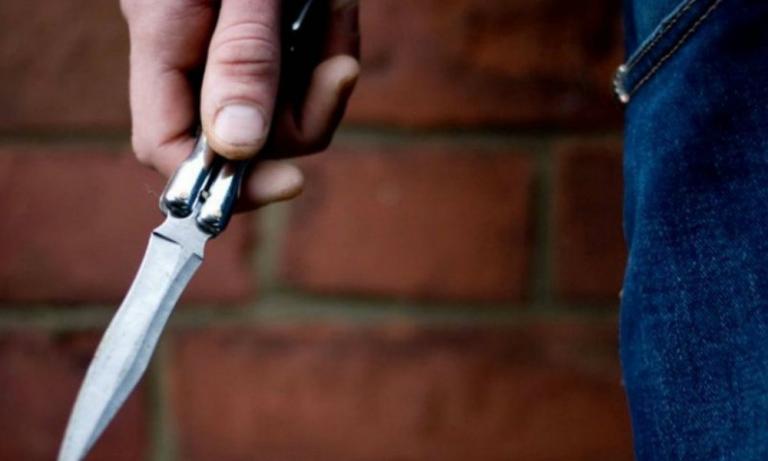 Τρόμος στη Δάφνη : Άντρας με μαχαίρι επιτέθηκε σε μαθήτριες