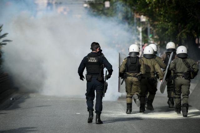 ΕΛ.ΑΣ.: Δύο τραυματίες αστυνομικοί και τρεις προσαγωγές από τα επεισόδια στην ΑΣΟΕΕ