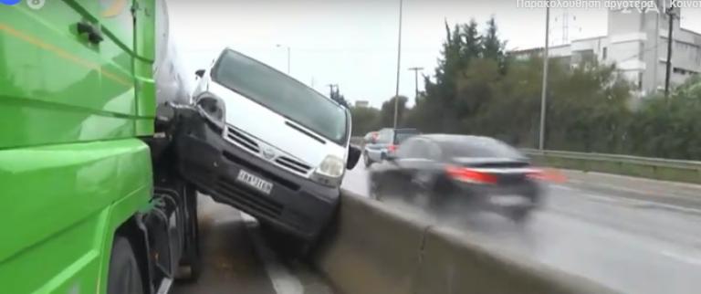Δύο τροχαία στην Εγνατία Οδό εξαιτίας της «Βικτώριας» – Νταλίκα συγκρούστηκε με βαν