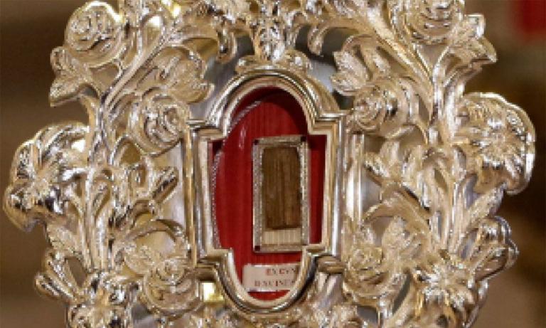 Κομμάτι ξύλο που φέρεται να ανήκει στη φάτνη του Ιησού εκτίθεται στους Αγίους Τόπους