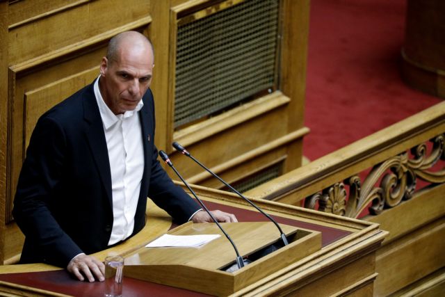 Βαρουφάκης : Αδειες εργασίας σε όλους τους πρόσφυγες