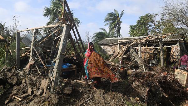 Ανθρώπινες απώλειες και μεγάλες καταστροφές από κυκλώνα που έπληξε Μπανγκλαντές και Ινδία