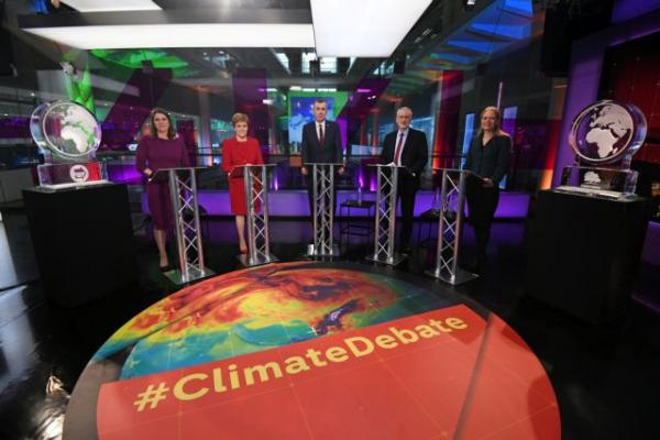 Πολιτικός σάλος στη Βρετανία : Το Channel 4 αντικατέστησε Τζόνσον και Φάρατζ με γλυπτά λιωμένου πάγου