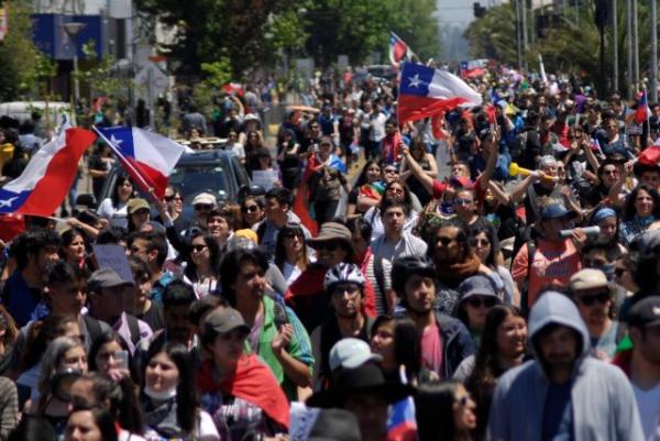 Χιλή : Συνεχίζονται οι διαδηλώσεις – Εκατοντάδες χιλιάδες στους δρόμους