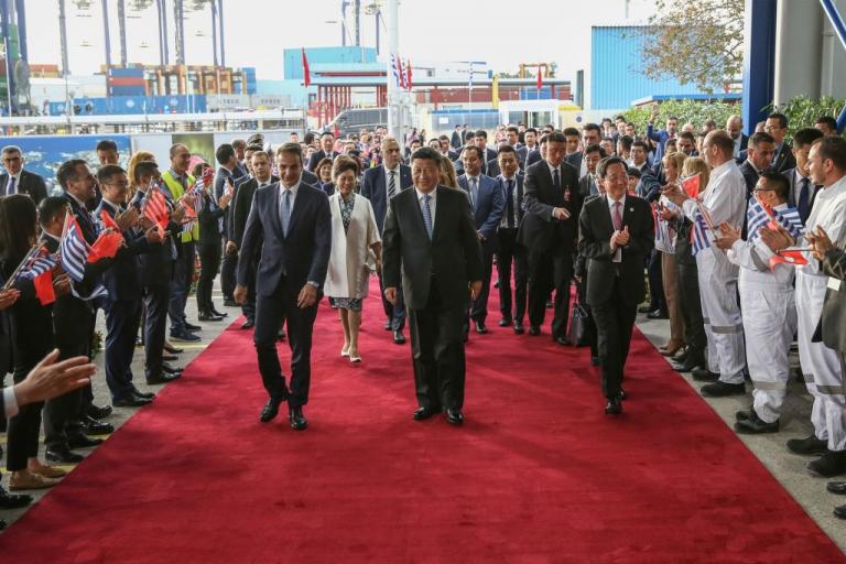 Cosco : Η θερμή υποδοχή και οι εντυπωσιακές παρουσίες των συζύγων Μητσοτάκη – Σι Τζινπίνγκ