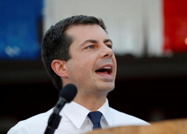 ΗΠΑ : Άλμα του Μπούτιτζετζ – υποχώρηση της Γουόρεν σε νέα δημοσκόπηση για το προεδρικό χρίσμα των Δημοκρατικών