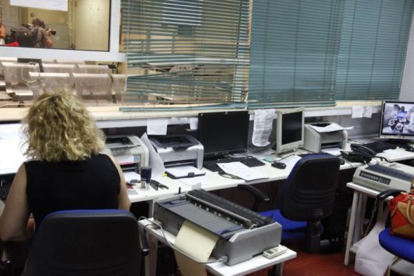 Ελλάς το μεγαλείο σου : Άνδρας έπιασε δουλειά στο Δήμο στην θέση της… γυναίκας του