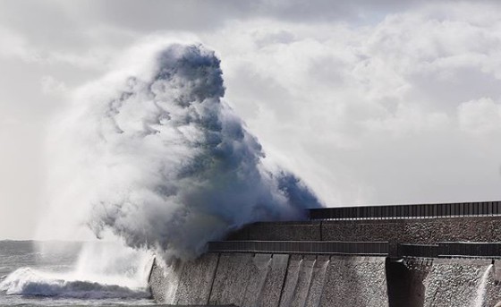 Γαλλία : Η καταιγίδα «Αμελί» σαρώνει τη χώρα- Ριπές ανέμου πάνω από 160 χλμ. την ώρα