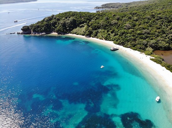 Οι εκατομμυριούχοι που θέλουν να σώσουν τον Ερημίτη