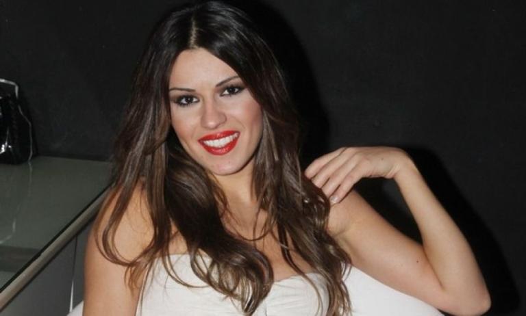 Χριστίνα Κολέτσα : Η ελληνίδα τραγουδίστρια που προκαλεί… εμφράγματα