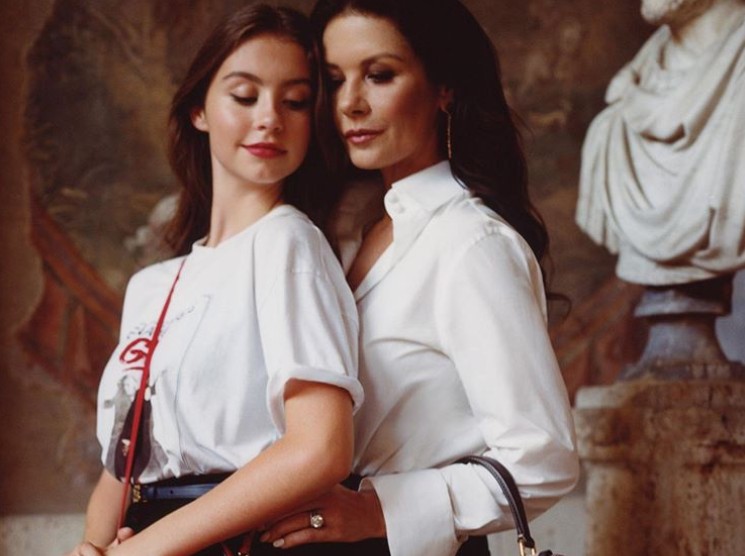 Κάθριν Ζέτα Τζόουνς : Μαμά και κόρη σε καμπάνια διάσημου οίκου μόδας