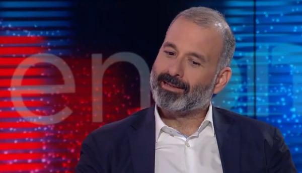 O διευθυντής προγράμματος του Μελωδία FM στο One Channel: Η νύχτα επιβάλλει ονόματα