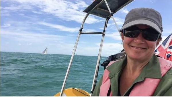Φολέγανδρος : Με πλαστικές σακούλες και καραμέλες επιβίωσε η τουρίστρια από τη Νέα Ζηλανδία