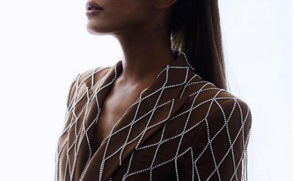 Πασίγνωστη τραγουδίστρια αποκαλύπτει το σοβαρό πρόβλημα υγείας της