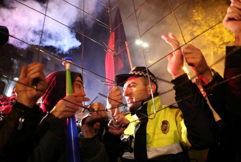 Γεωργία : Διαδηλώσεις με αίτημα την παραίτηση της κυβέρνησης και την προκήρυξη πρόωρων εκλογών