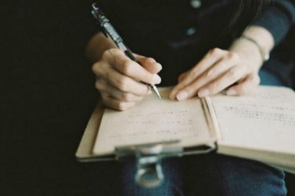 Σπάνια χειρόγραφα με στίχους διάσημων τραγουδιών στο σφυρί