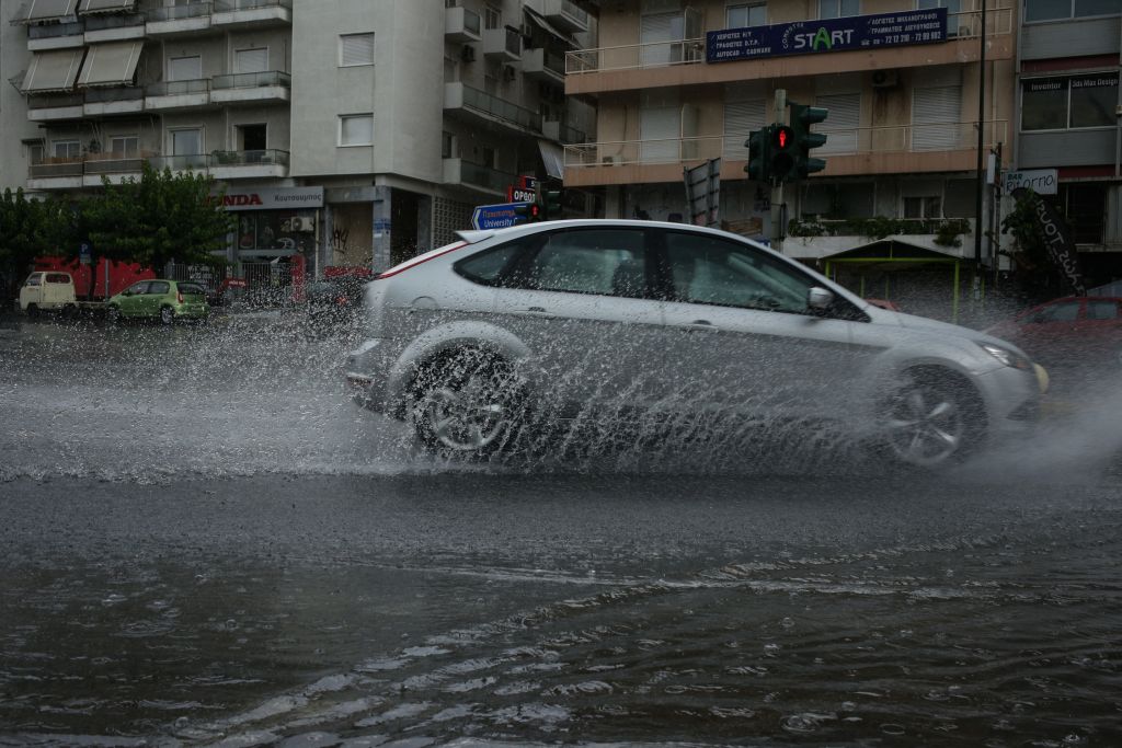 Έρχεται η κακοκαιρία «Γηρυόνης» : Καταιγίδες, θυελλώδεις ανέμοι και πτώση θερμοκρασίας