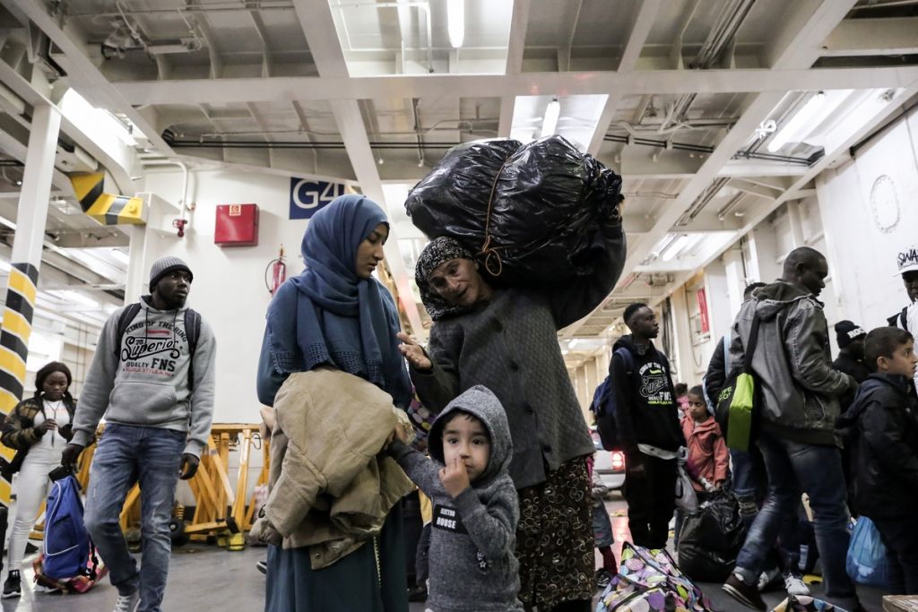 Προσφυγικό : Συνεχίζεται η μεταφορά προσφύγων και τα μπλόκα