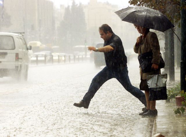Πάνω από την Αθήνα η «Βικτώρια» - Ζημιές και πλημμύρες σε Κέρκυρα, Κεφαλονιά και Ζάκυνθο
