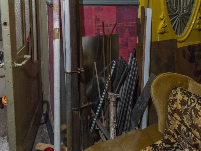 Καρέ- καρέ η επιχείρηση σε κτίριο υπό κατάληψη δίπλα στην ΑΣΟΕΕ – 4 προσαγωγές