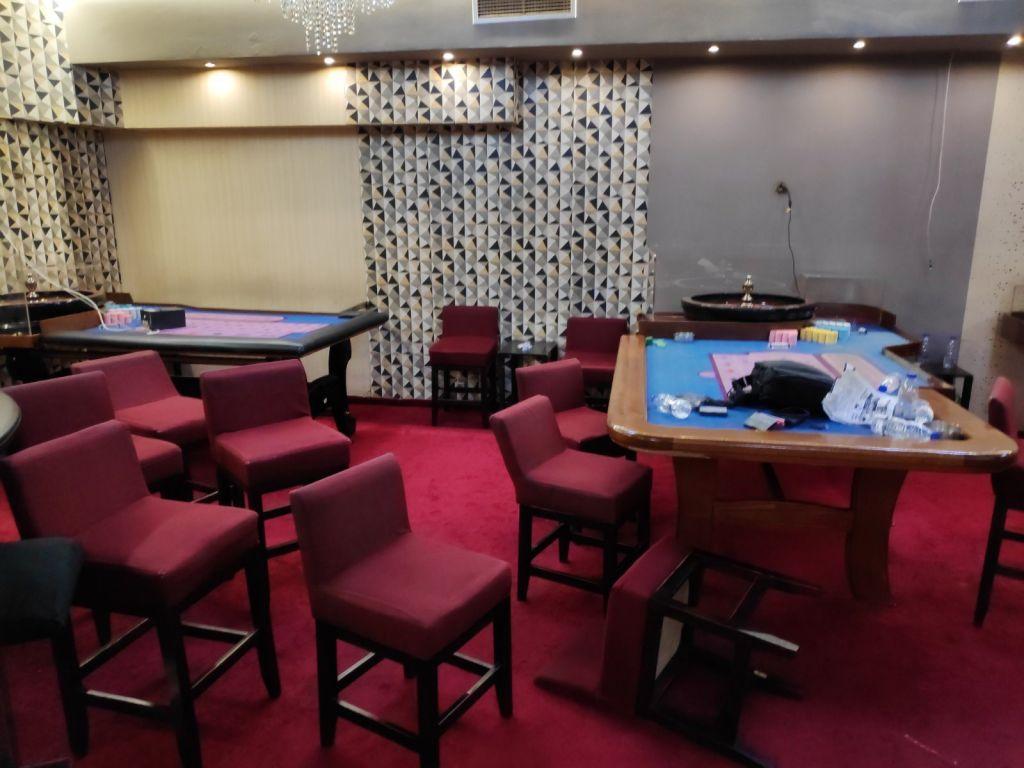 Έφοδος της ΕΛ.ΑΣ. σε παράνομο καζίνο με 87 συλλήψεις