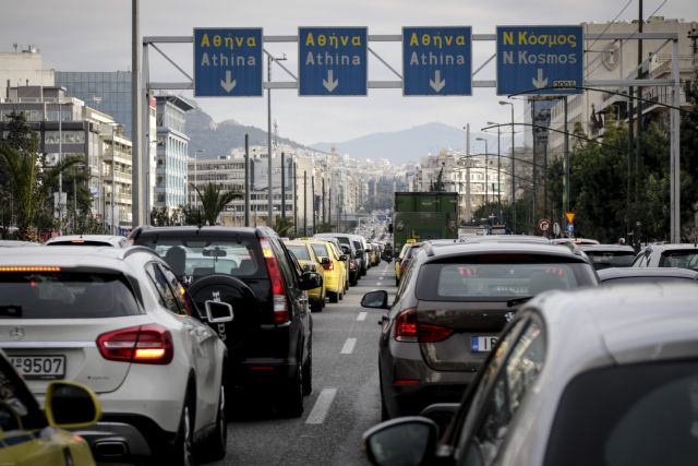 Στο «κόκκινο» η κίνηση στους δρόμους της Αθήνας, λόγω της κακοκαιρίας