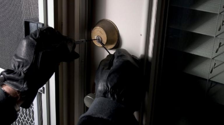 Σπείρα που διέπραττε ληστείες στα νότια προάστια εξάρθρωσε η αστυνομία