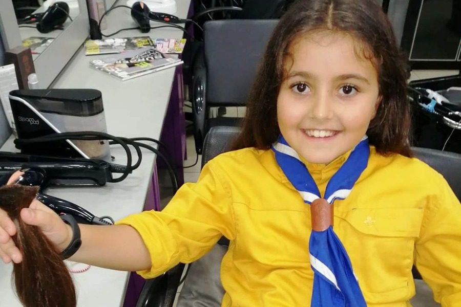 Συγκίνηση : 8χρονη έκοψε τα μαλλιά της για να τα χαρίσει σε παιδιά με καρκίνο