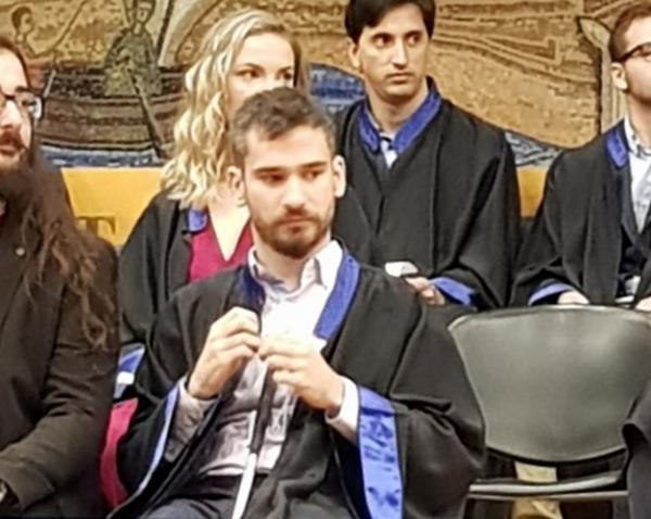 Η ιστορία του τυφλού φοιτητή που πήρε το πτυχίο του με άριστα