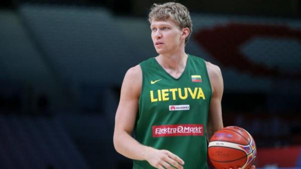 Με «διψήφιο» Κουζμίνσκας τη νίκη η Λοκομοτίβ Κουμπάν