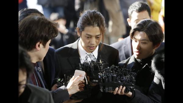 Σταρ της ποπ στη φυλακή για ομαδικούς βιασμούς γυναικών