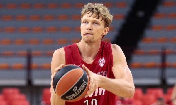 Ανακοίνωσε τον Κουζμίνσκας η Λοκομοτίβ Κoύμπαν (vid)