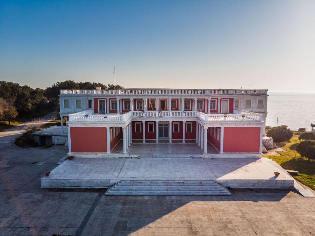 Θεσσαλονίκη : Ζημιές στο Κυβερνείο από αλλοδαπό