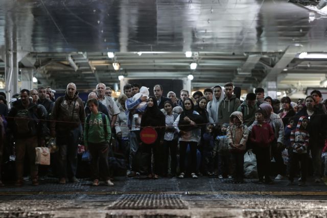Στο λιμάνι του Πειραιά 179 πρόσφυγες από τα νησιά του Αιγαίου