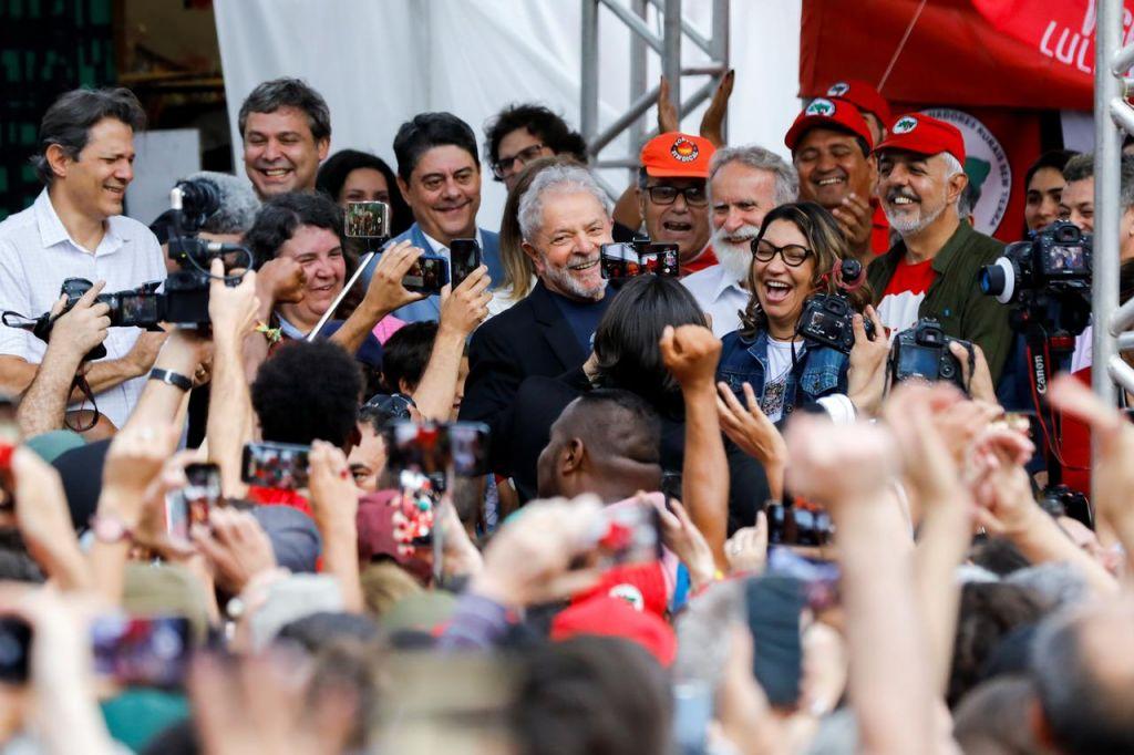 Βραζιλία : Στο πλευρό του αποφυλακισθέντος Λούλα η γαλλική Αριστερά